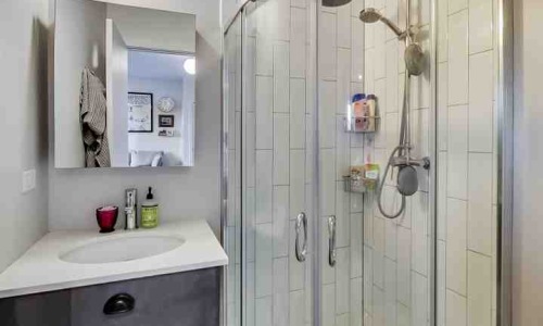 apartments with walk in showers near me